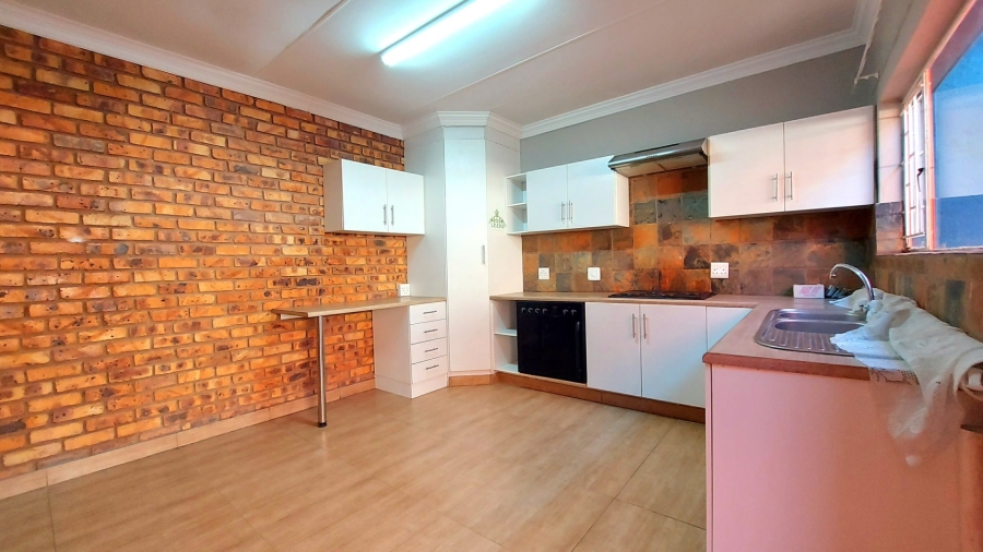 6 Bedroom Property for Sale in Ifafi North West